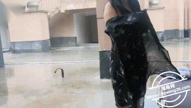我是骚姐姐 雨中与姐姐的肉体紧紧相拥 还好再有三天 这种苦日子总算是快到头了